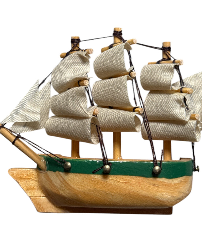 Corabie cu magnet Feng Shui 8cm