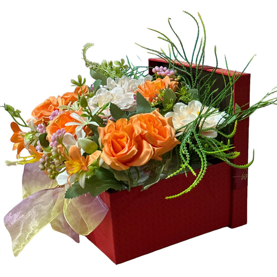 Aranjament floral cutie roșie M