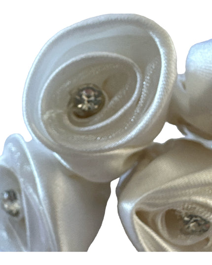 Cocardă trandafiri saten 6 fire 10cm