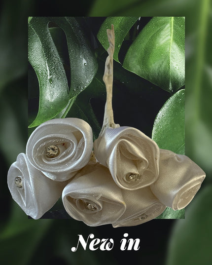 Cocardă trandafiri saten 6 fire 10cm