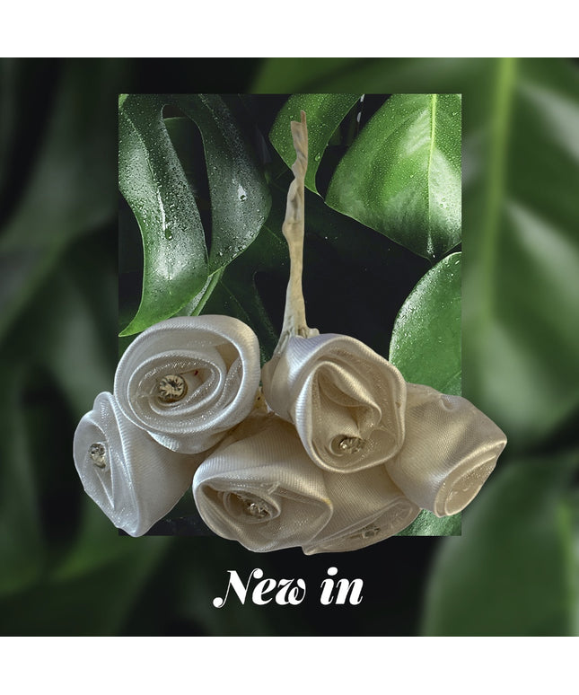 Cocardă trandafiri saten 6 fire 10cm