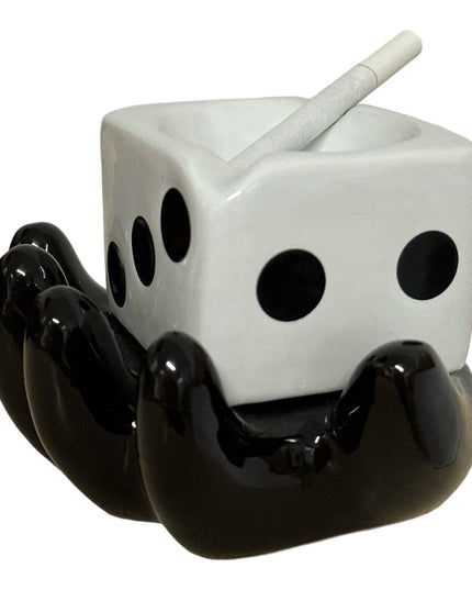 Scrumieră Mână cu zar 11cm