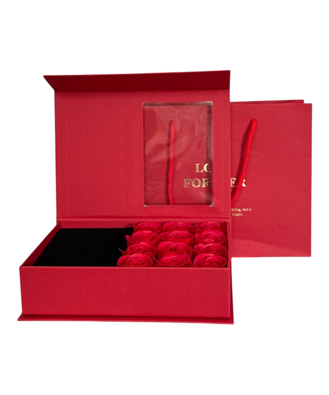 Cutie cadou cu 12 trandafiri de săpun și pungă cadou 18x13cm