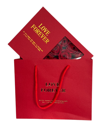 Cutie cadou cu 12 trandafiri de săpun și pungă cadou 18x13cm