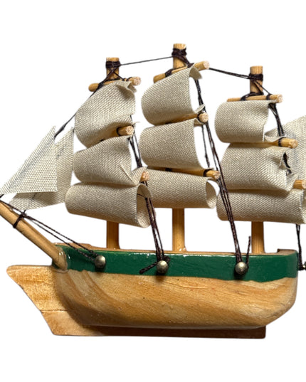Corabie cu magnet Feng Shui 8cm