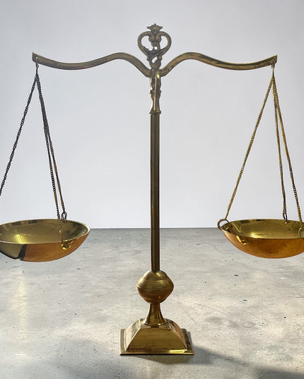 Balanță decorativă mare din alamă – design clasic elegant 35cm