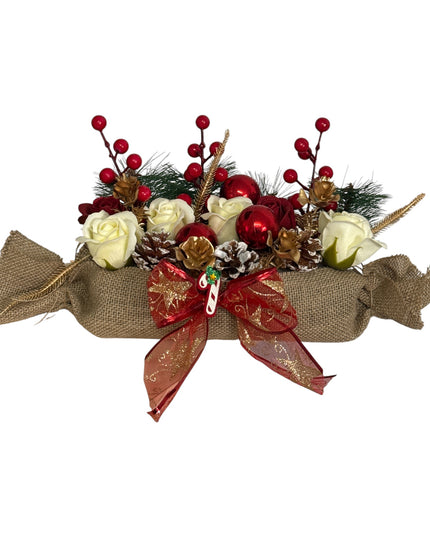 Aranjament decorativ de Crăciun cu trandafiri și globuri – 40 × 18 cm