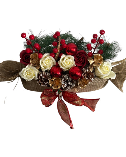 Aranjament decorativ de Crăciun cu trandafiri și globuri – 40 × 18 cm