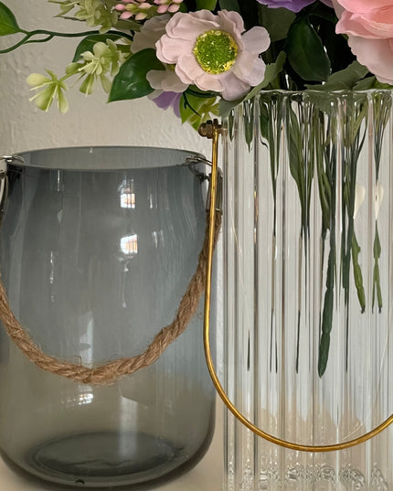 Vază sticlă color cu sfoară 16cm